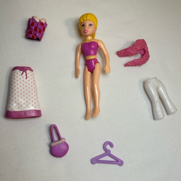 Polly Pocket Doll and Accessories - Picture 2 of 5